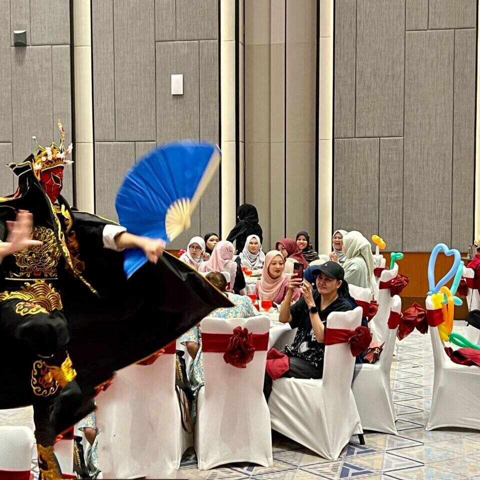 Chinese Mask Changing Artist 2