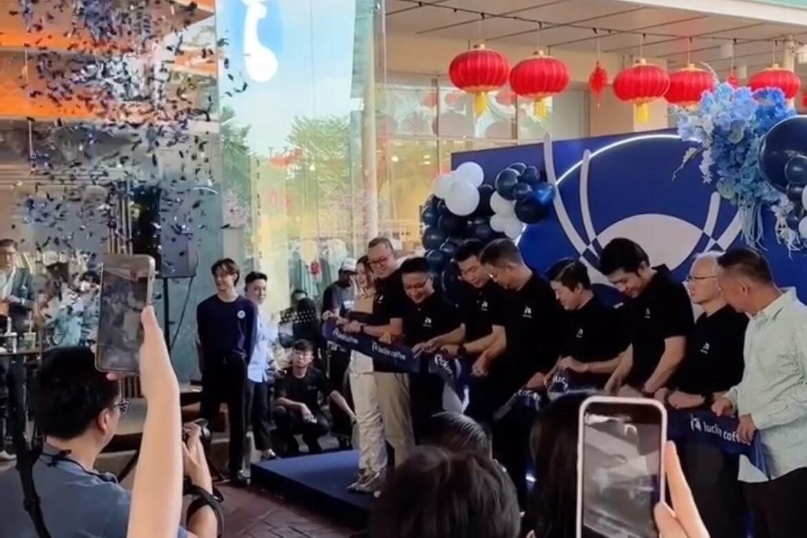 Confetti rental service for Luckin Coffee event opening.